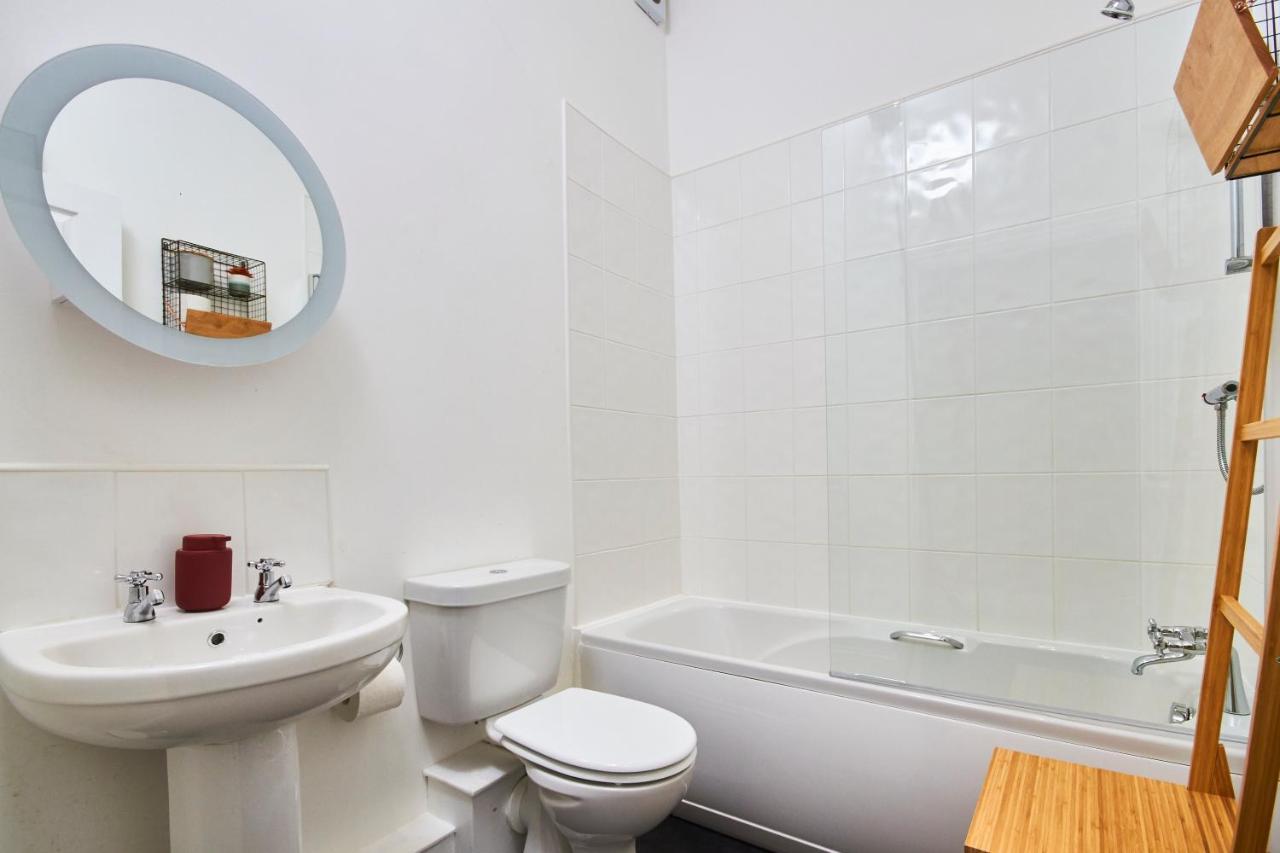 Lovely Abode In Newcastle - Sleeps 4 - Ground Floor Екстериор снимка